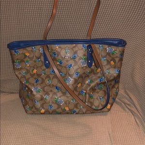 Coach purse. Like new.